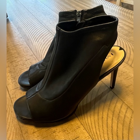 Via Spiga 'Seraphina' Peep Toe Sandal 8.5 Black - Picture 1 of 6